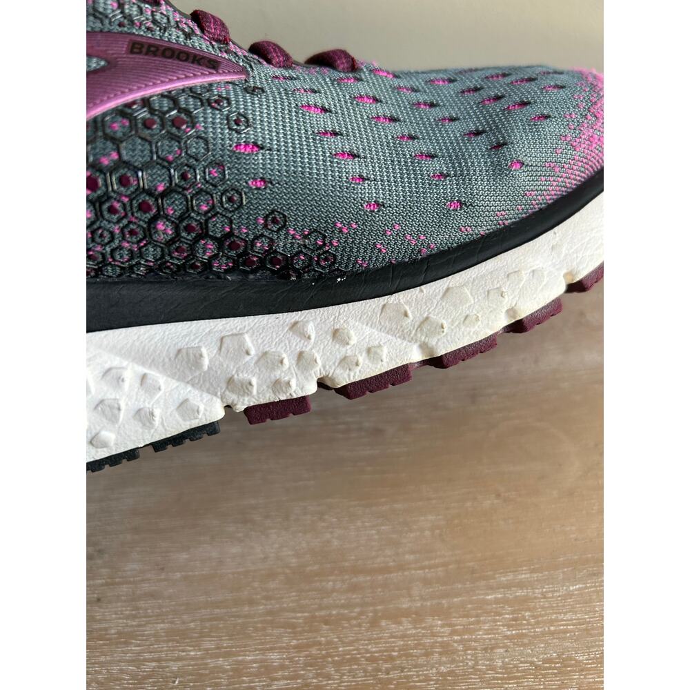 Brooks women’s running shoes size 8 - Picture 8 of 12